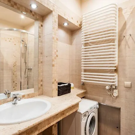 Nice Double With Balcony - 4 Min. From Market *