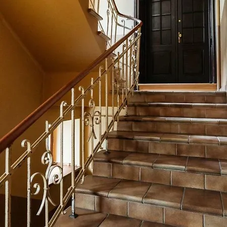 Nice Double With Balcony - 4 Min. From Market Pensjonat